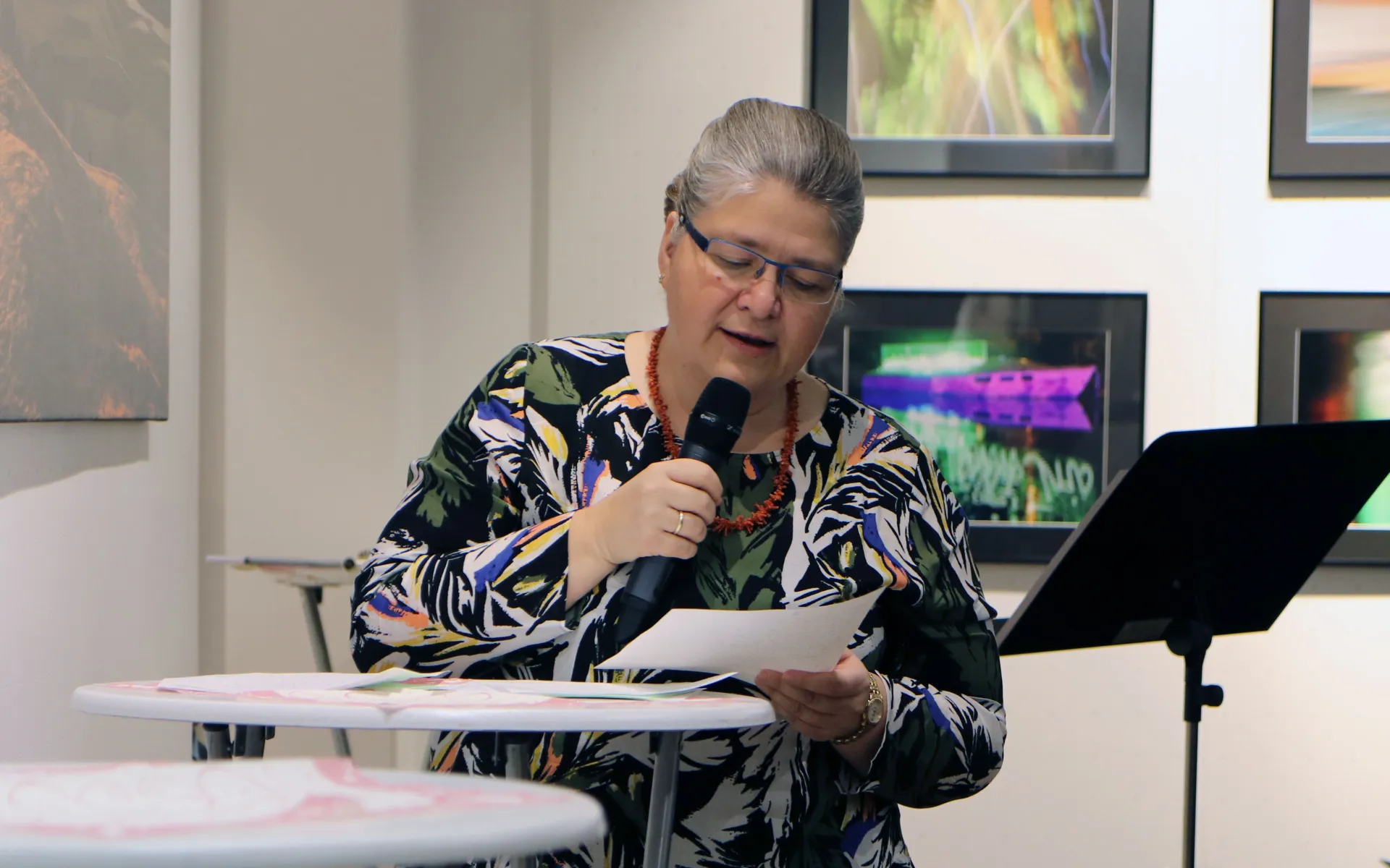 Ausstellungsmacherin